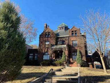 Main picture of 1818 Lasalle Ave