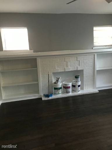 Main picture of 4220 S Michigan Ave