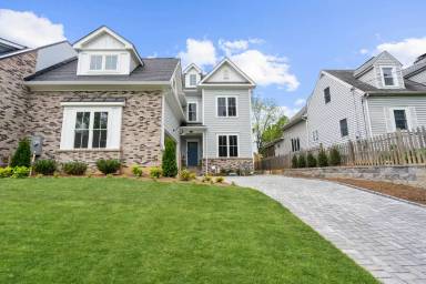 Main picture of 517 Great Falls St