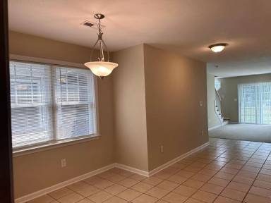 Main picture of 5 Abbey Ct