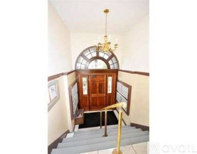 Main picture of 390 Riverway