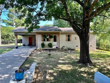 Main picture of 1528 W Scott St