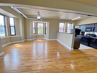 Main picture of 1624 Cuming St