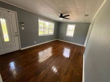 Main picture of 4395 Deering St