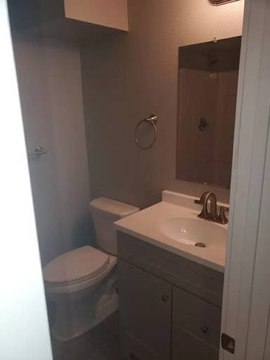Main picture of 2211 Golden Blvd