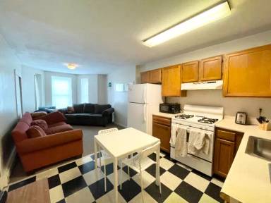 Main picture of 90 Hammond St