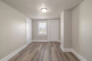 Main picture of 361 Center St