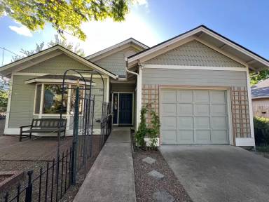 Main picture of 139 Wightman St