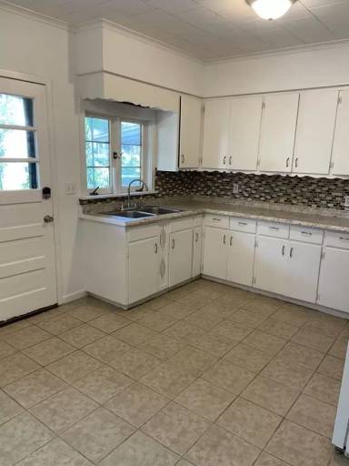 Main picture of 611 Crown Ave