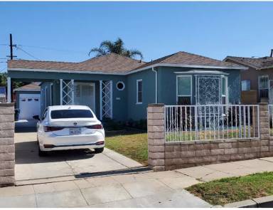 Main picture of 824 W 115th St