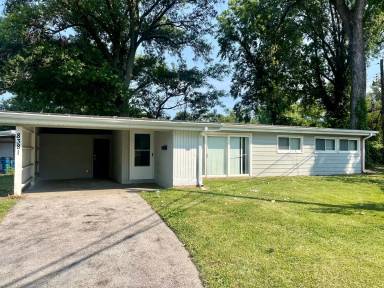 Main picture of 8381 January Ave