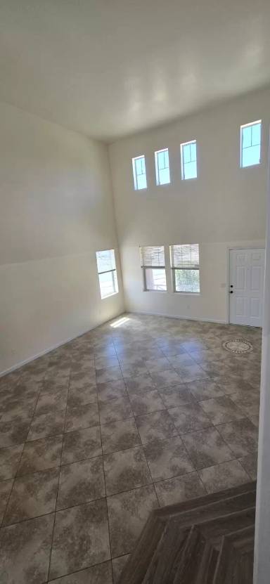 Main picture of 2611 W Gypsum Ave