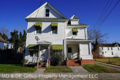 Main picture of 202 N 2nd St