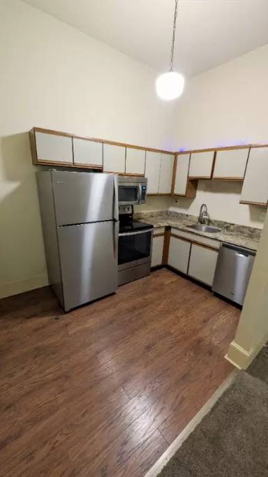 Main picture of 32 W Main St