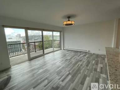 Main picture of 320 Melrose Ave E