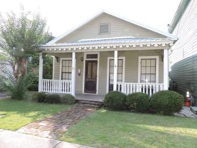 Main picture of 418 E Intendencia St