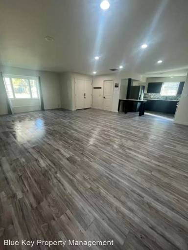 Main picture of 5808 S Victor Ave