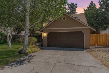 Main picture of 3018 NE Rock Chuck Dr