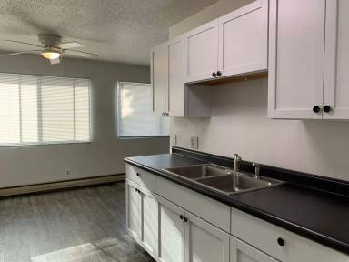Main picture of 221 Freemont Ave SE