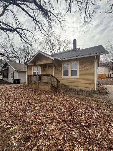 Main picture of 919 W 1st Ave