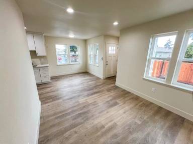 Main picture of 741 Fargo Ave