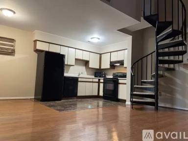 Main picture of 8 Chelmsford Ct