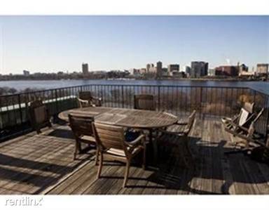 Main picture of 182 Beacon St