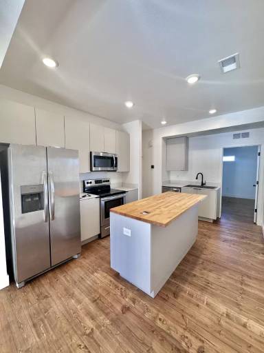 Main picture of 4004 Blue Pine Ln