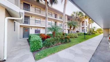 Main picture of 460 Fox Haven Dr