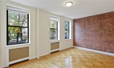 Main picture of 920 Riverside Dr