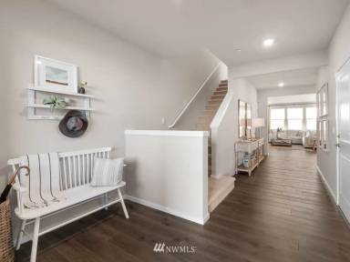 Main picture of 17 181st St SE