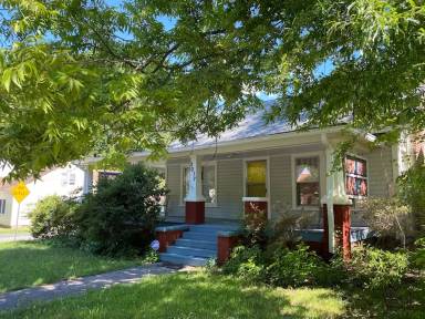 Main picture of 2021 Englewood Ave