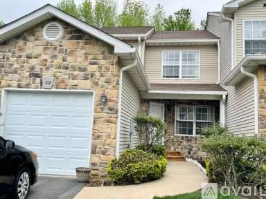 Main picture of 102 Falcongate Dr