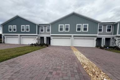 Main picture of 215 Glass Onion Dr