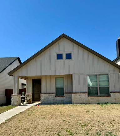 Main picture of 633 The Cottages Dr