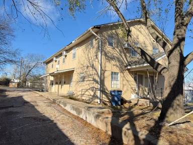 Main picture of 813 N University St