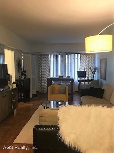 Main picture of 1711 Massachusetts Ave NW