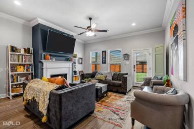 Main picture of 120 Cessna Dr