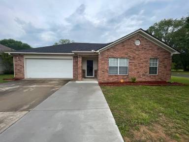 Main picture of 6 Mattie Lene Dr