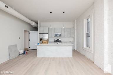 Main picture of 324 S Racine Ave