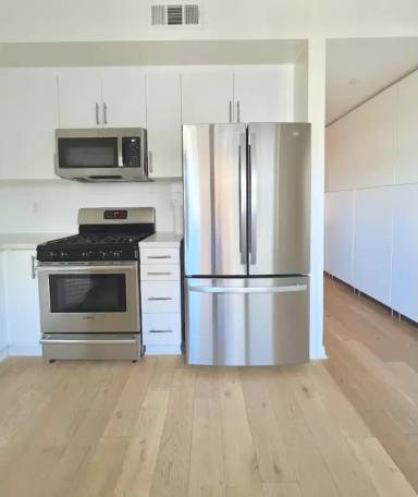 Main picture of 2924 Rowena Ave