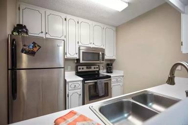 Main picture of 180 Commons Dr