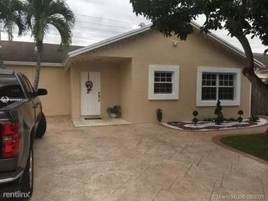 Main picture of 11327 SW 133rd Ter