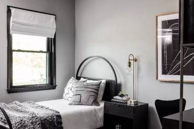 Main picture of 1055 Park Avenue Ext