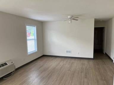 Main picture of 6104 Busiek Rd
