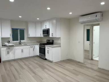 Main picture of 938 W 3rd St