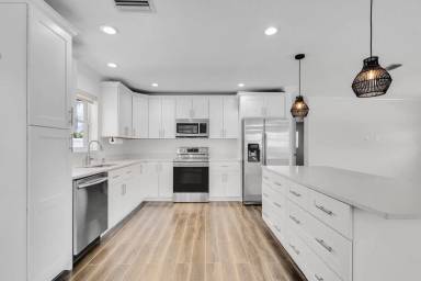 Main picture of 204 W Whitney Dr