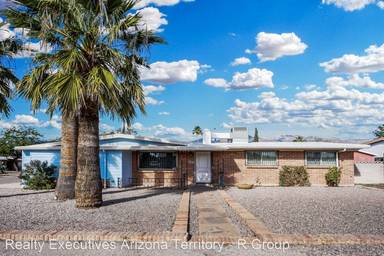 Main picture of 4417 E La Cienega St