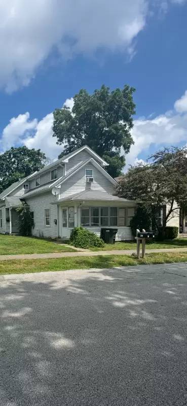 Main picture of 216 E Lincoln St
