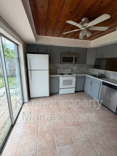 Main picture of 5601 Pierce St